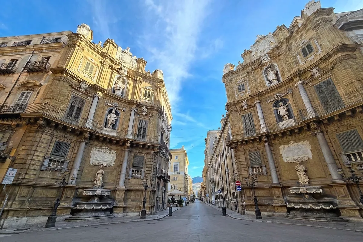 I Quattro Canti, il crocevia barocco nel centro storico di Palermo